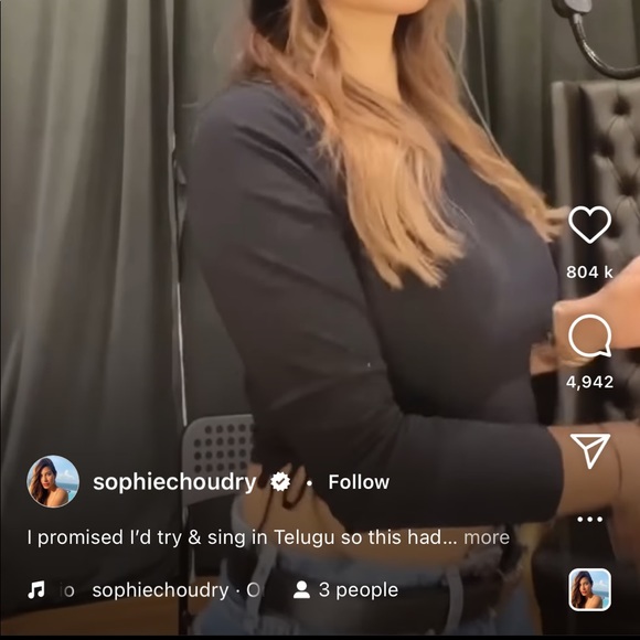 Spotted on Sophie: ZARA RIBBED TOP WITH GATHER DETAIL - Picture 3 of 13